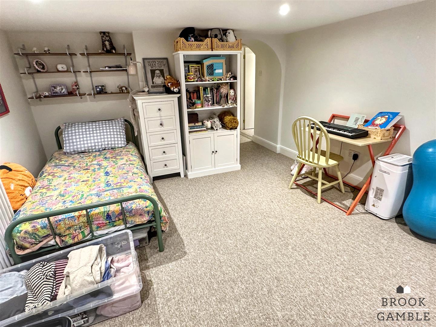 3 Bedroom Flat - Garden. Arlington Road in Eastbourne,  28